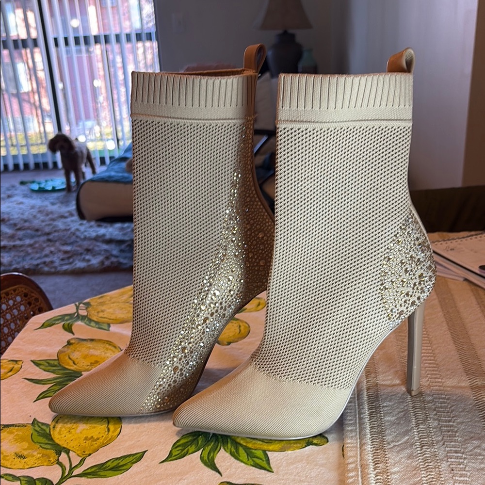 Steve Madden Majesty Women's Beige Embellished Heels Pull On Boots